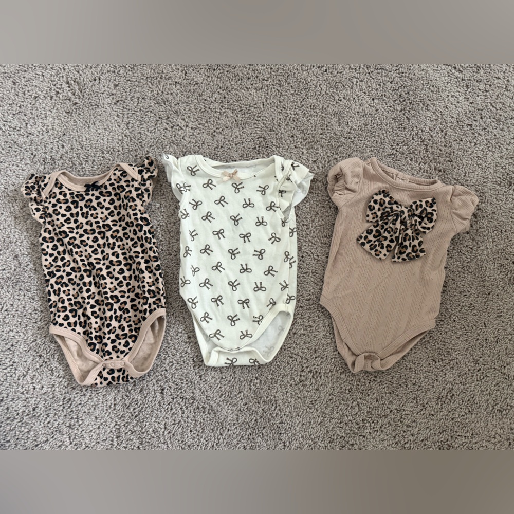 Baby Neutral Bodysuit 3 Piece Set - Leopard & Bow Prints